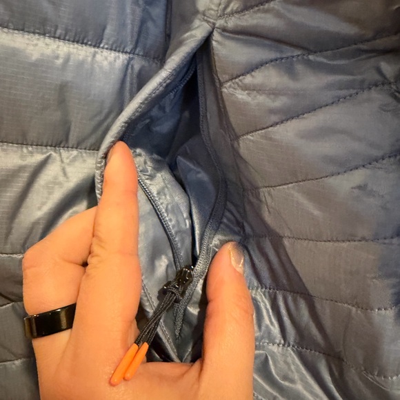 NWT Women’s XL Cotopaxi Blue and Cream Light Puffer Jacket - Picture 7 of 8